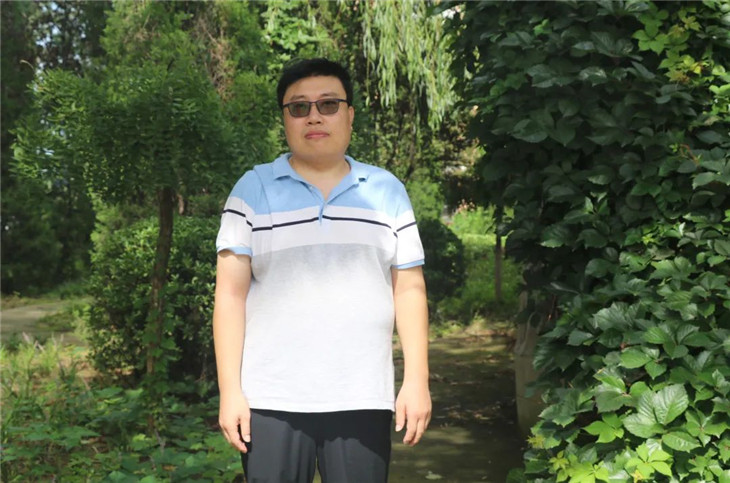 物理教师周永飞